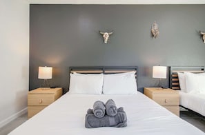 Nhà, nhiều giường, có thể sử dụng hồ bơi, quang cảnh hồ bơi (Springmont) | 5 phòng ngủ 