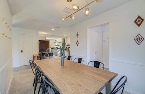 Hus, flere senger, adgang til basseng, bassengutsikt (Springmont) | Spiseområde