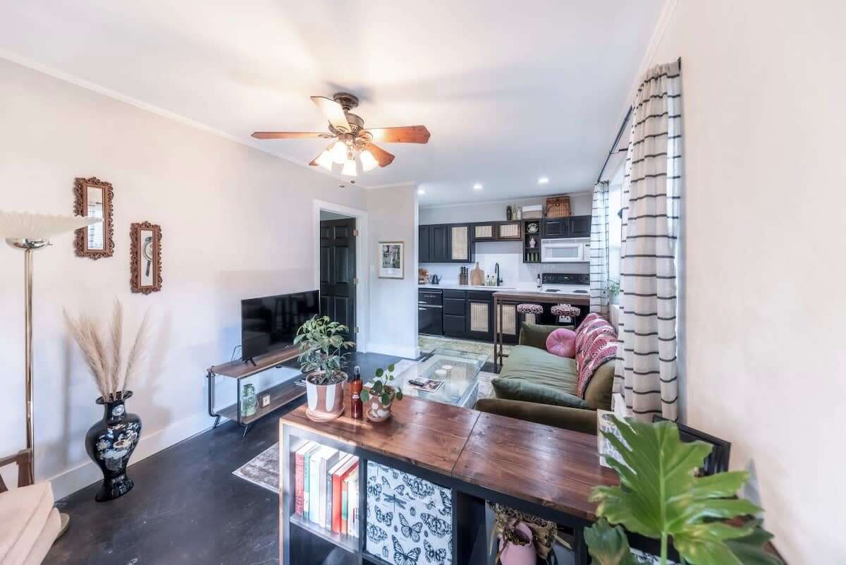 Apartment, 1 Queen Bed, Patio, Garden View (Clinton) | Living area