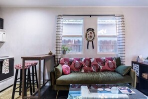Apartment, 1 Queen Bed, Patio, Garden View (Clinton) | Living area