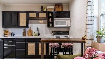 Apartment, 1 Queen Bed, Patio, Garden View (Clinton) | Private kitchen