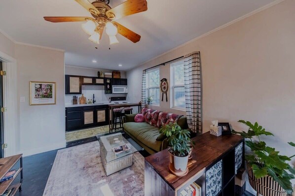 Apartment, 1 Queen Bed, Patio, Garden View (Clinton) | Living area
