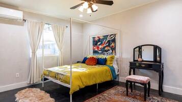 Apartment, 1 Queen Bed, Patio, Garden View (Clinton) | 1 bedroom