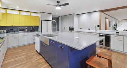 Russwood Acres Estate ft Gym, Cinema, Pool Table