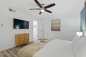 Apartment, Multiple Beds, Pool Access, Pool View (Meadow) - 2-bd/2-ba Apartment w Pool & Patio (Dallas)