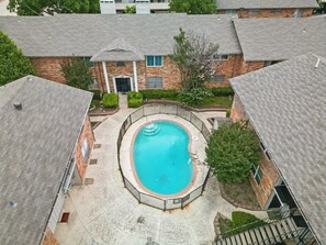 Outdoor pool - 2-bd/2-ba Apartment w Pool & Patio (Dallas)