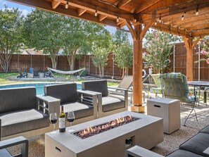 Outdoor dining - Modern Rustic Oasis/games/cinema/utd/plano/frisco (Allen)