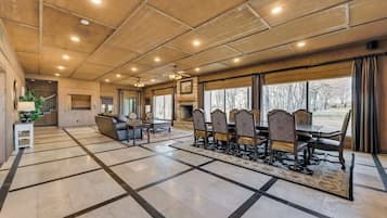 House, Multiple Beds, Patio, Garden View (CR 128) | Dining