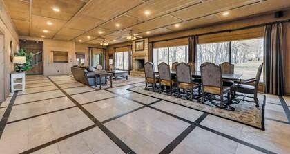 Spacious Ranch Style Home w/ Cinema Room