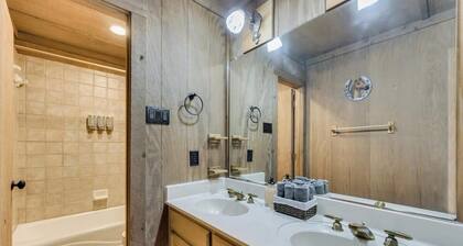 Spacious Ranch Style Home w/ Cinema Room