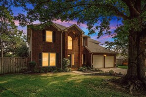 Exterior - Tropical Pool Oasis - 5 BR, Foosbal, Cinema (Flower Mound)