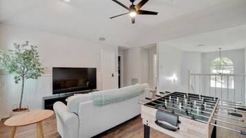 House, Multiple Beds, Pool Access, Pool View (Glenbrook) | Games room