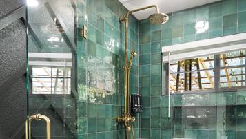 House, Multiple Beds, Hot Tub, Garden View (CR 3303) | Bathroom