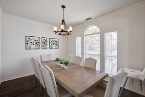 Ferienhaus, Mehrere Betten, Poolzugang, Poolblick (Sage Meadow) | Speisen