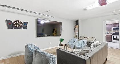 4-bd/2-ba With Backyard Pool Retreat + Game room
