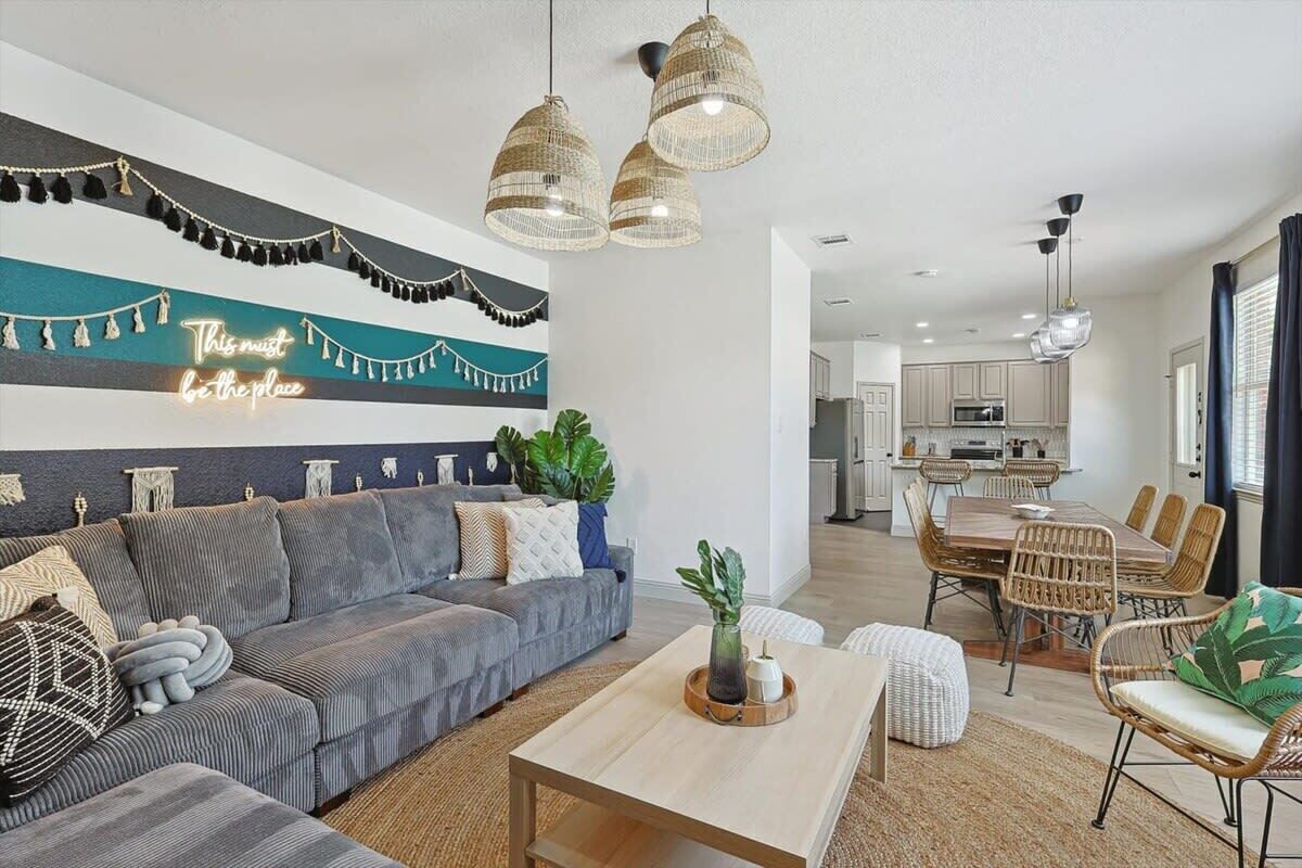 House, Multiple Beds, Pool Access, Pool View (Pullman) | Living area