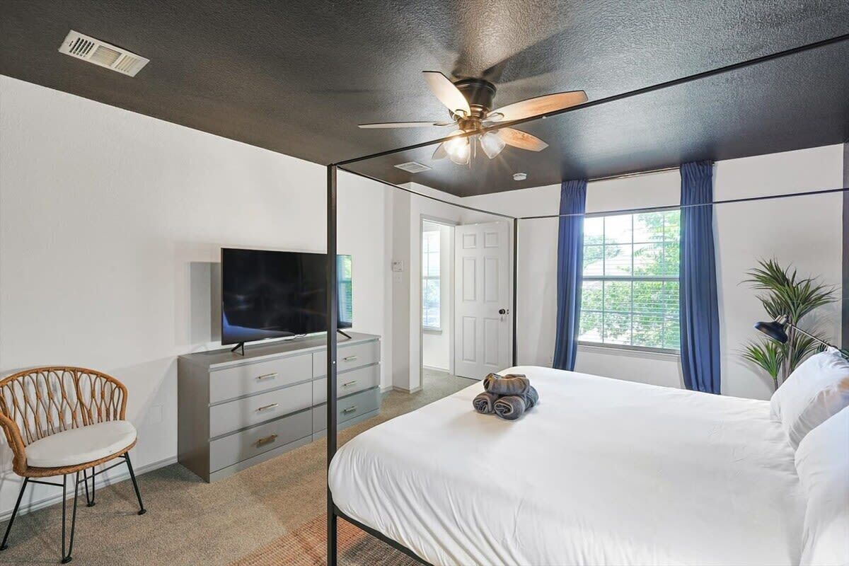 House, Multiple Beds, Pool Access, Pool View (Pullman)