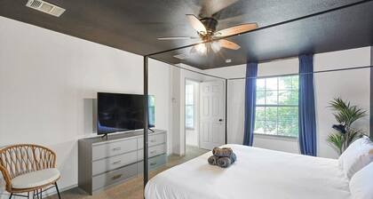 Colonial Style Retreat ft Pool, Cinema, Jacuzzi