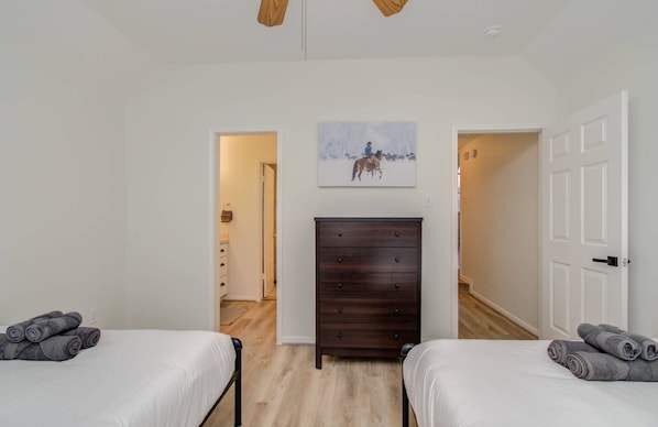 House, Multiple Beds, Pool Access, Pool View (Twisting Springs(MA)) | 5 bedrooms - Big Texas Living - Spacious 5-bd With Pool (Cypress)