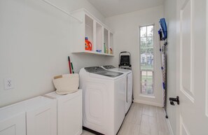 House, Multiple Beds, Pool Access, Pool View (Twisting Springs(MA)) | Interior - Big Texas Living - Spacious 5-bd With Pool (Cypress)