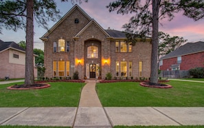 Exterior - Big Texas Living - Spacious 5-bd With Pool (Cypress)
