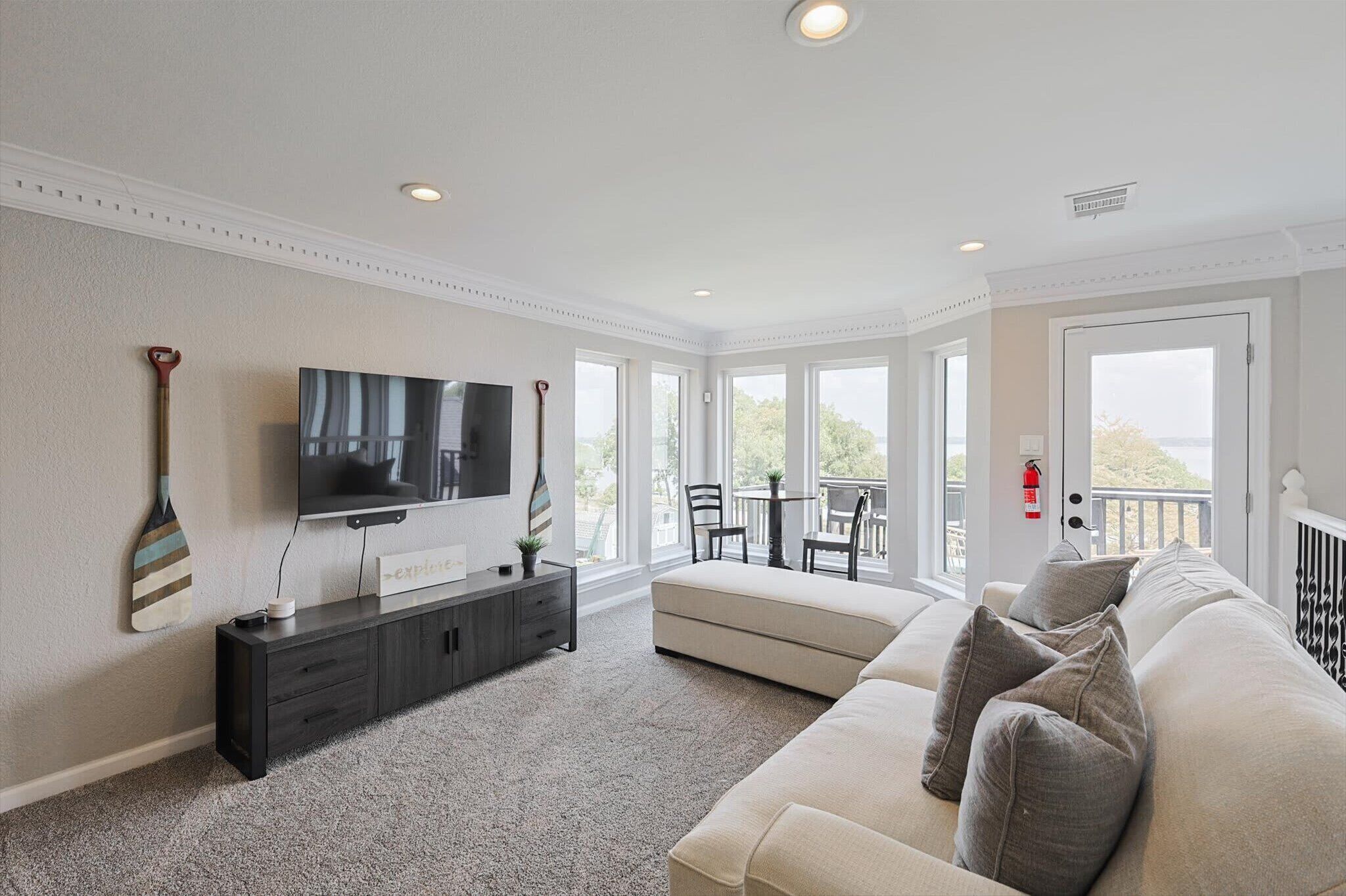 House, Multiple Beds, Pool Access, Pool View (Scenic D (MA)) | Living area