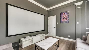 House, Multiple Beds, Pool Access, Pool View (Vista Creek 3) | Living area