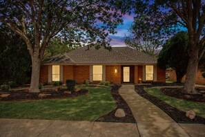 Exterior - Allen Abode - 4 Bedrm. Pool, Fire Pit , Charm (Allen)