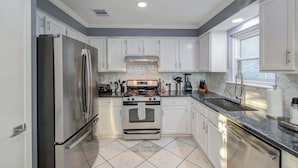 House, Multiple Beds, Pool Access, Pool View (Kirkwren) | Private kitchen - Your Houston Vacation Getaway, 4-bd, Pool, Patio (Houston)