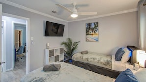 House, Multiple Beds, Pool Access, Pool View (Kirkwren) | 3 bedrooms - Your Houston Vacation Getaway, 4-bd, Pool, Patio (Houston)