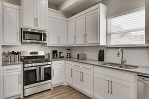 House, Multiple Beds, Patio, Garden View (Nomas) | Private kitchen - Modern and Spacious High End Home Near Downtown (Dallas)