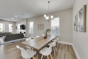 House, Multiple Beds, Patio, Garden View (Nomas) | Interior - Modern and Spacious High End Home Near Downtown (Dallas)