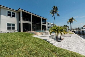 Exterior - Breathtaking 6BD Riverfront Mansion w Pool (Cape Coral)