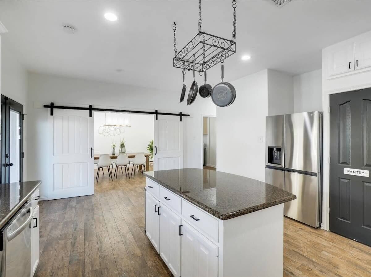 House, Multiple Beds, Pool Access, Pool View (Clear Creek) | Private kitchen