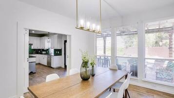 House, Multiple Beds, Pool Access, Pool View (Clear Creek) | Dining