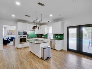 Private kitchen - The Best of DFW - Pool, Hot Tub, Cinema Room (Fort Worth)