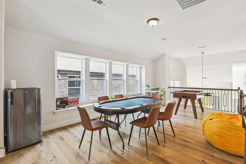 Brand New Luxury 6bd, 5BA Grand Vacation Home
