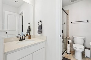House, Multiple Beds, Patio, Garden View (Perdue 2338) | Bathroom - Brand New Luxury 6bd, 5BA Grand Vacation Home (Irving)