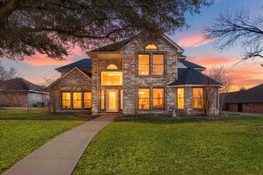 Exterior - Best of Desoto 5br/3ba w Pool, Patio, Bbq, Games (DeSoto)