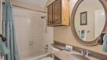 House, Multiple Beds, Patio, Garden View (Wildhaven) | Bathroom