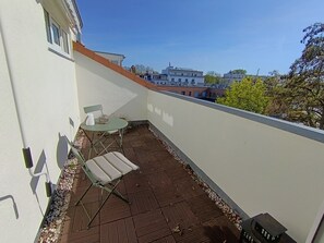 Outdoor dining - Cozy & Bright Flat in Quiet Area (Berlin)