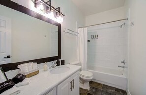 Casa, várias camas, sacada (Chenevert 3010 (MA)) | Banheiro