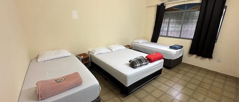 3 chambres, fer et planche Ă repasser, Wi-Fi, draps fournis