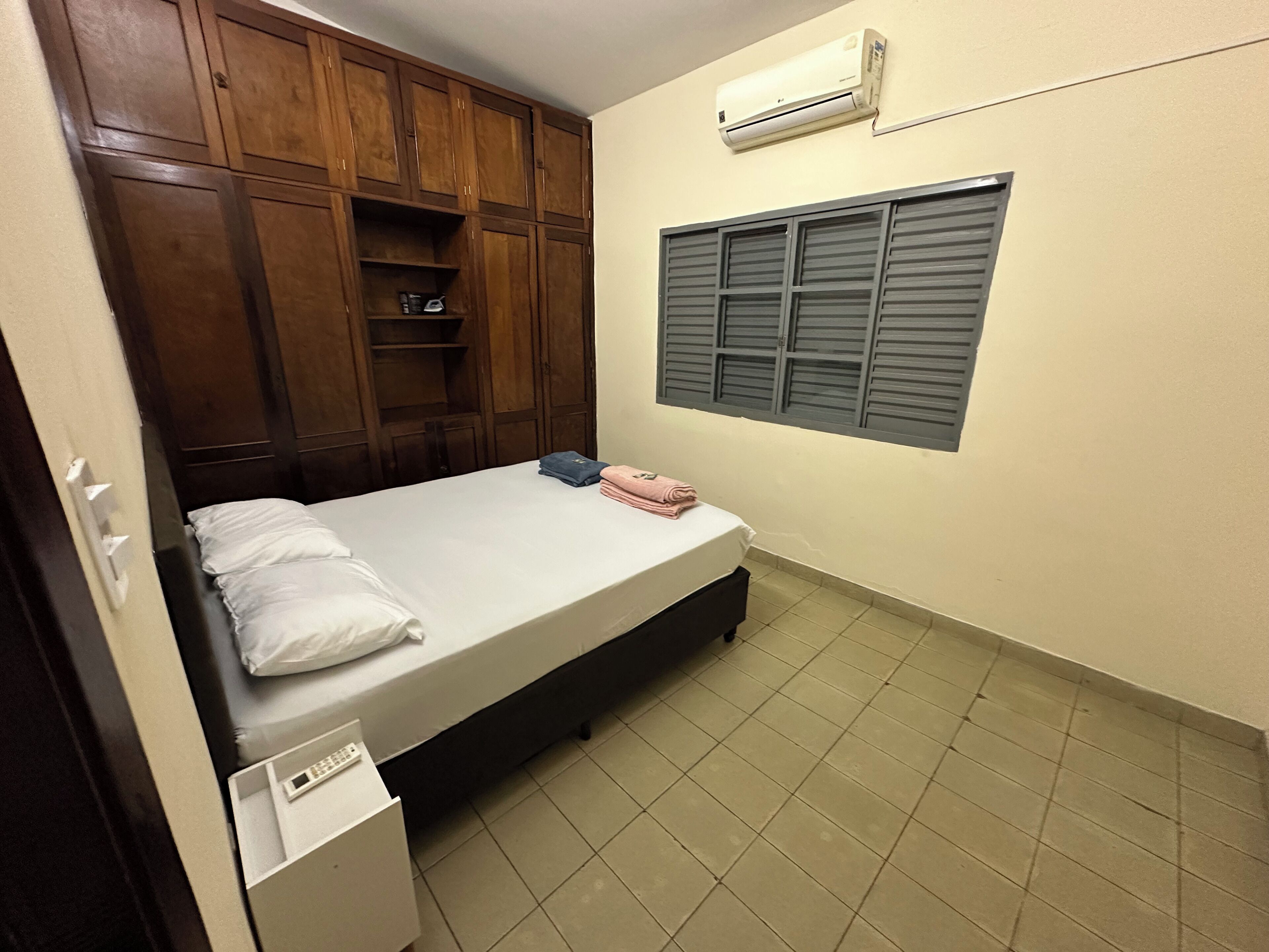 3 chambres, fer et planche à repasser, Wi-Fi, draps fournis