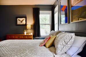 3 habitaciones, tabla de planchar con plancha, wifi y ropa de cama 