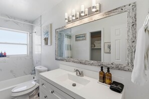 Shower, hair dryer, towels, soap - Clearwater Retreat Cowboy Pool (Pinellas County)