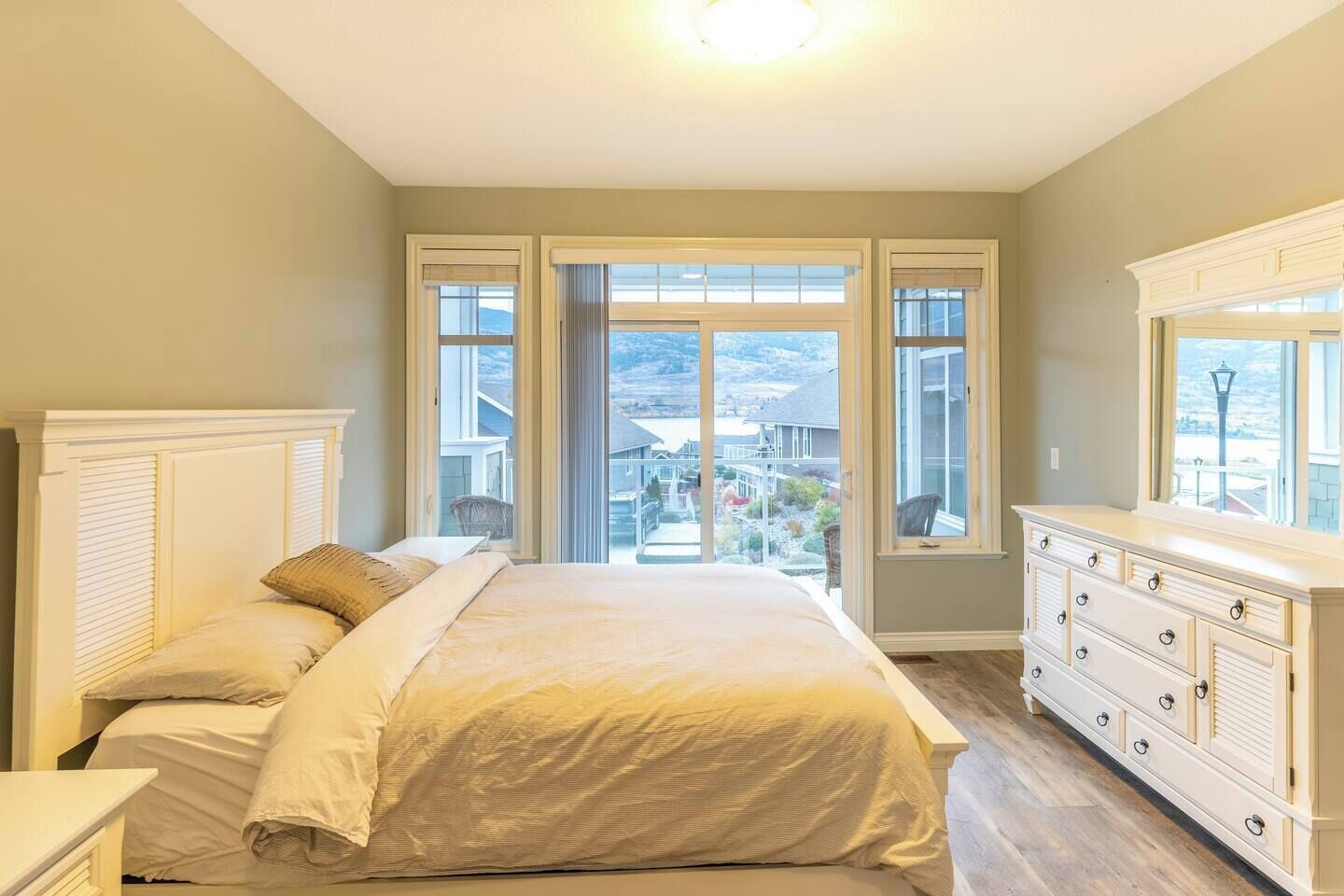 4 bedrooms, iron/ironing board, Internet