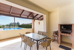 Outdoor dining - Apartamento moderno com piscina em Vilamoura (Quarteira)