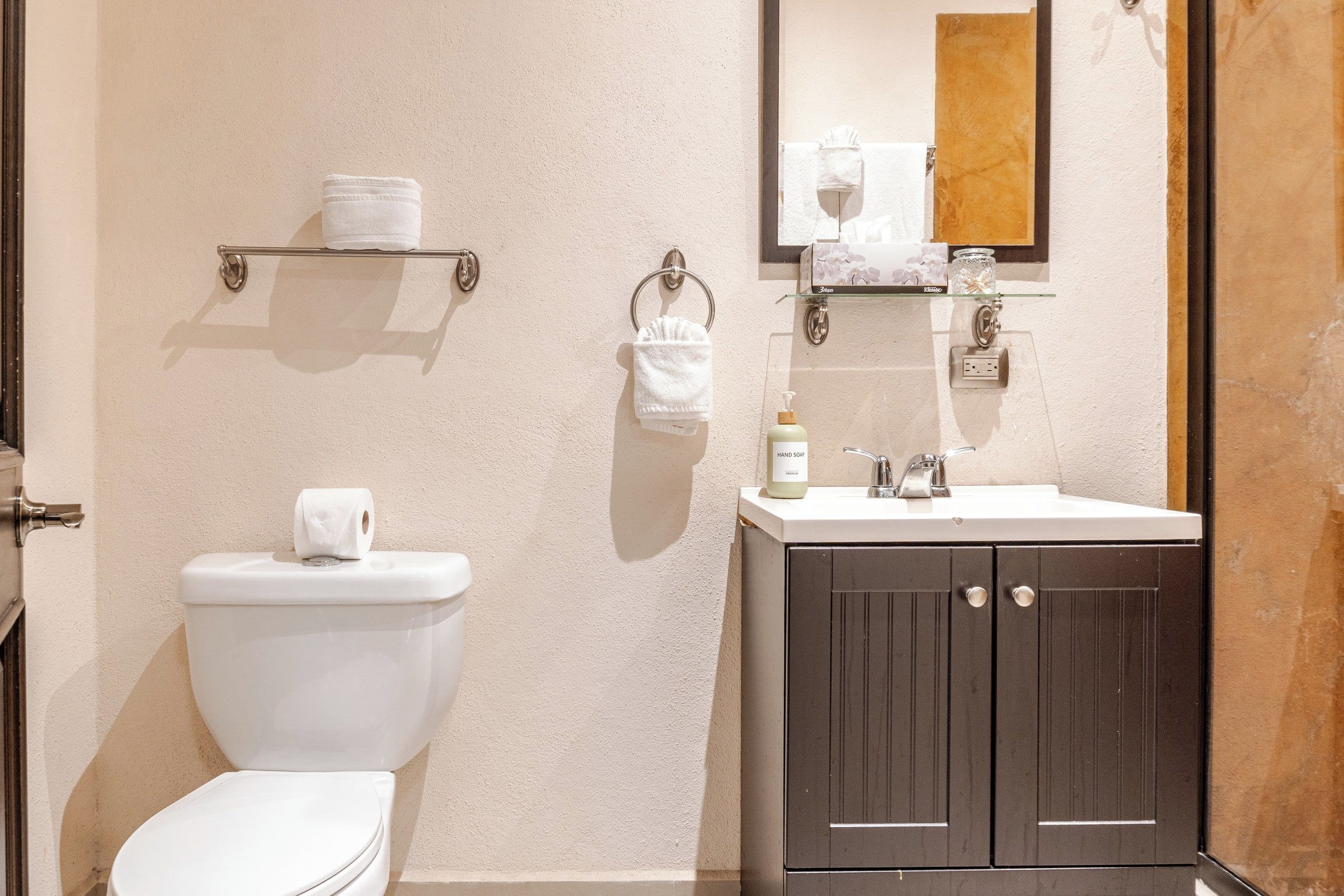 Full bathroom 4