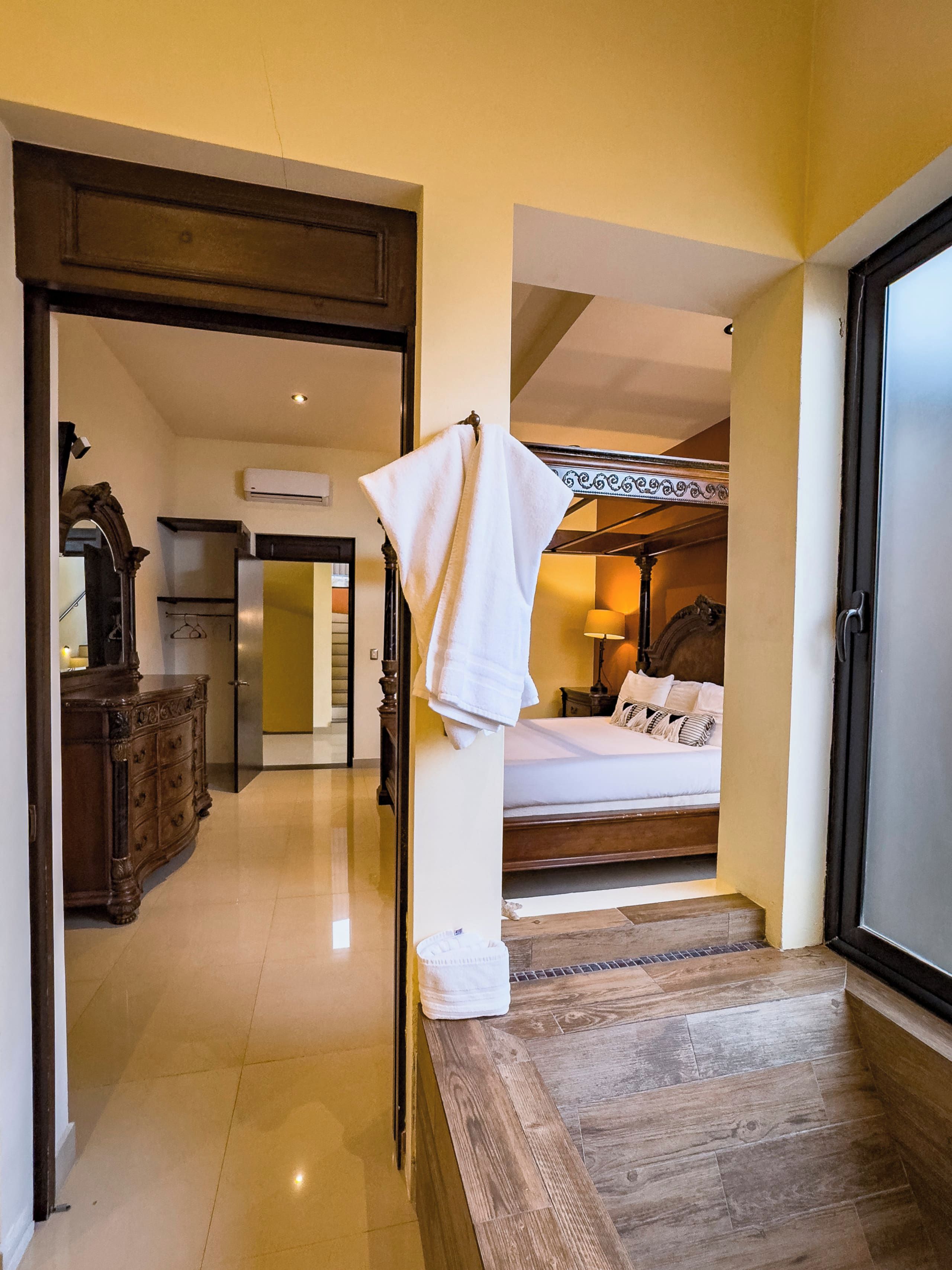 Full bathroom 3, en-suite to Bedroom 3
